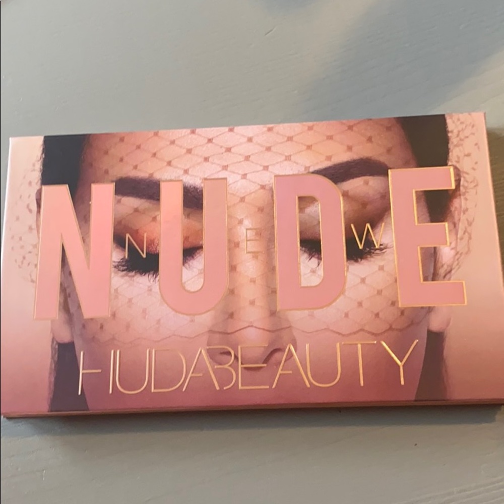 Huda Beauty the new nude palette